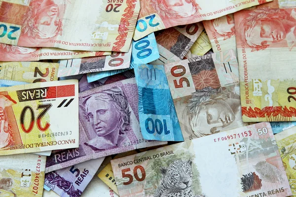 Dinero de Brasil en varias denominaciones — Foto de Stock