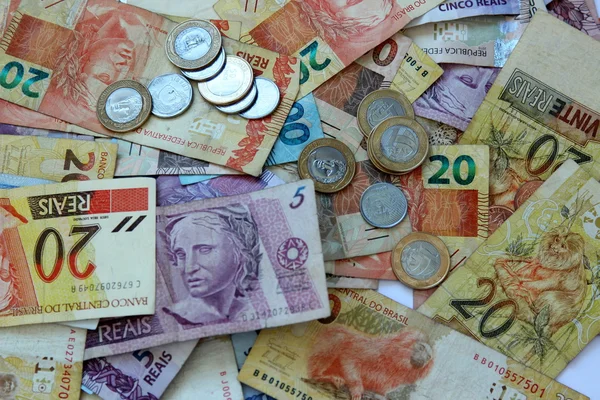 Dinero de Brasil en varias denominaciones —  Fotos de Stock