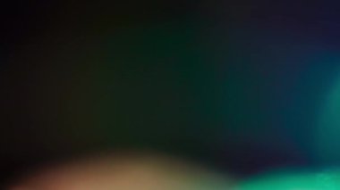 Kaliteli renkli kaplama. İnanılmaz ışık sızıntısı. Işık kaotik olarak parlıyor.