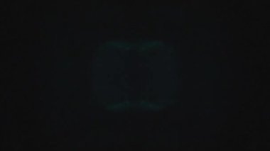 Sihirli yanıp sönen sıcak ışıklar soyut arkaplan parıldıyor. 