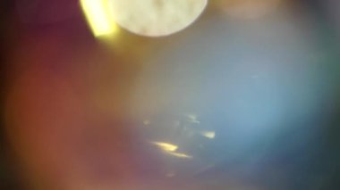 Pürüzsüz renkli kaplama. İnanılmaz ışık sızıntısı. Işık gelişigüzel parlıyor. 