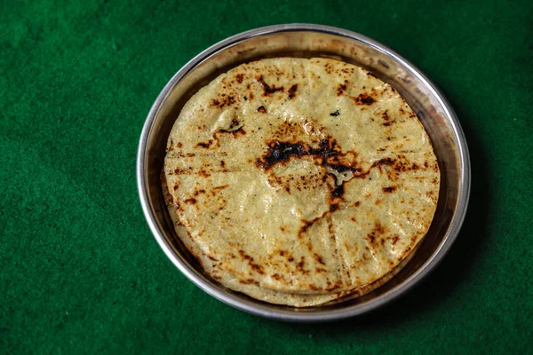 Färsk Hemlagad Indisk Majsbröd Makki Roti Ordförande — Stockfoto