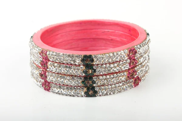 Bracelet, bracelets indiens isolés sur le fond blanc — Photo
