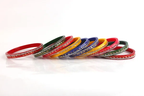 Bracciale, bracciali indiani isolati sullo sfondo bianco — Foto Stock