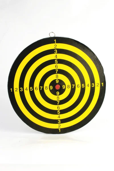 Gele & zwarte dartboard op wit — Stockfoto