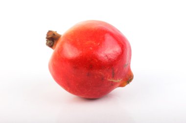 Beyaz arkaplanda izole edilmiş nar