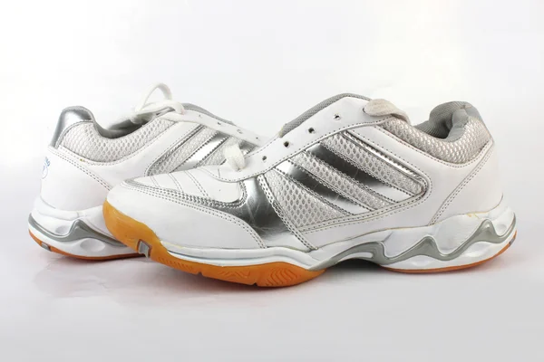 Chaussures de sport sur blanc — Photo