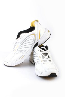 spor ayakkabıları üzerinde beyaz izole