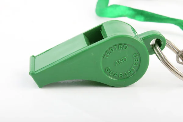 Gwizdek zielony sportowych kolorowy na białym tle — Zdjęcie stockowe