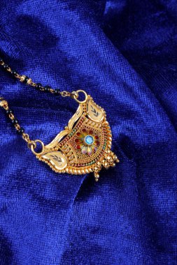 Hint kolye Mankalya Close-Up