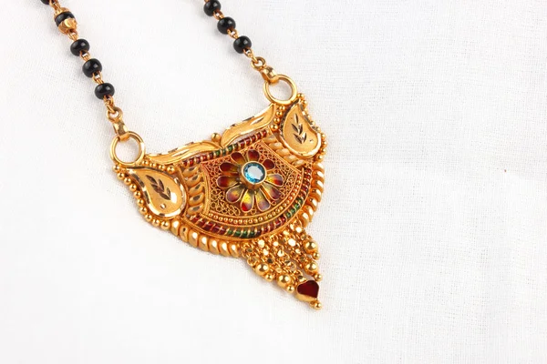 Close-up de um colar indiano Mangalsutra — Fotografia de Stock
