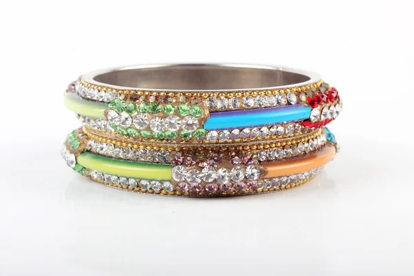 Hermosos y muy atractivos brazaletes. Pulsera india — Foto de Stock