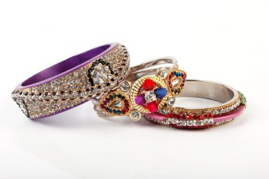 Güzel ve çok çekici bilezikler. Hint bilezik