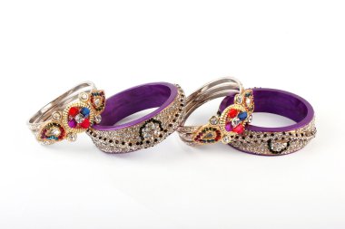 Güzel ve çok çekici bilezikler. Hint bilezik