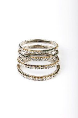 Güzel ve çok çekici bilezikler. Hint bilezik