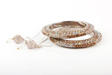 Güzel ve çok çekici bilezikler. Hint bilezik