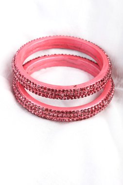 Güzel ve çok çekici bilezikler. Hint bilezik