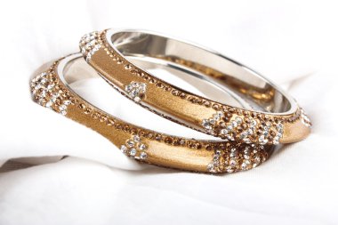 Güzel ve çok çekici bilezikler. Hint bilezik