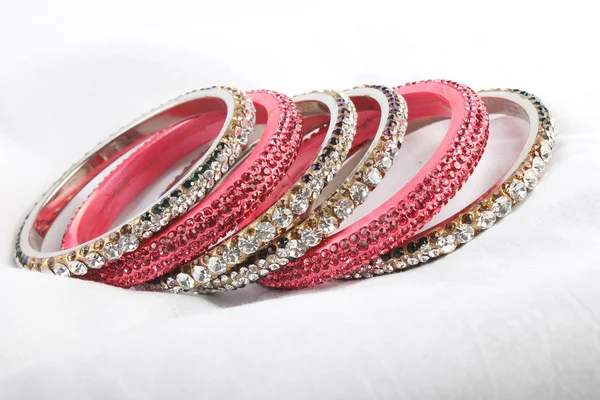 Güzel ve çok çekici bilezikler. Hint bilezik