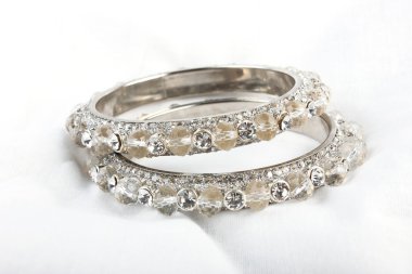 Güzel ve çok çekici bilezikler. Hint bilezik