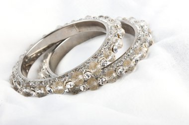 Güzel ve çok çekici bilezikler. Hint bilezik