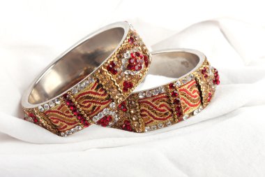 Güzel ve çok çekici bilezikler. Hint bilezik