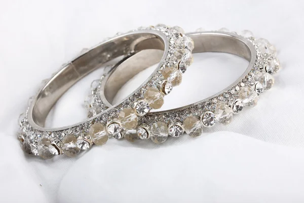 Güzel ve çok çekici bilezikler. Hint bilezik