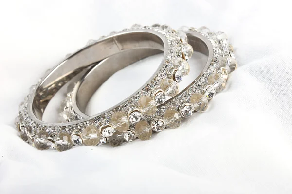 Güzel ve çok çekici bilezikler. Hint bilezik