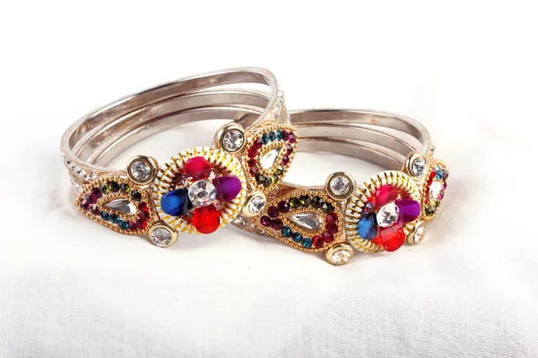 Güzel ve çok çekici bilezikler. Hint bilezik