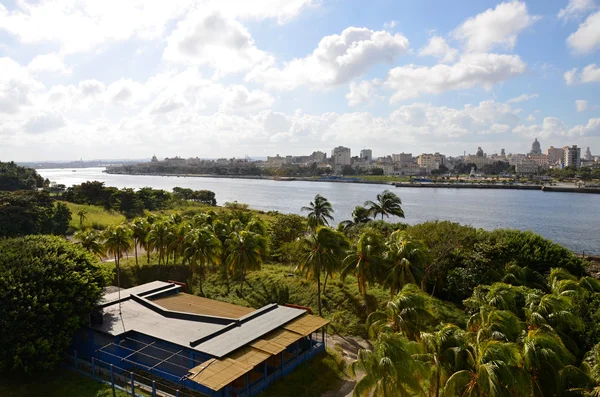Vista do forte Castillio el Morro na capital Havana — Fotografia de Stock