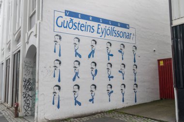 Reykjavik, İzlanda - 21 Haziran 2020: Bağlanma yolları olan duvar.