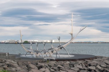 Reykjavik, İzlanda - 21 Haziran 2020: Güneş Voyager heykeli.