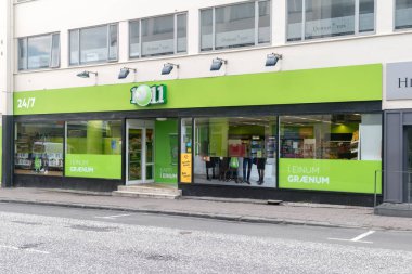 Reykjavik, İzlanda - 21 Haziran 2020: 10-11 dükkanı.