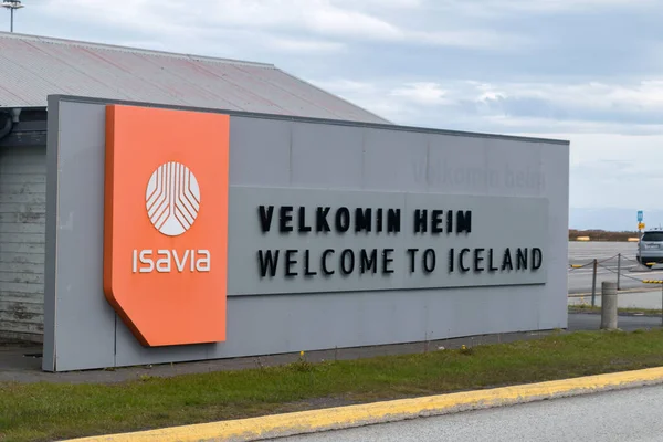 Keflavik, İzlanda - 21 Haziran 2020: Keflavik Uluslararası Havalimanı 'na Giriş İmzası (KEF).