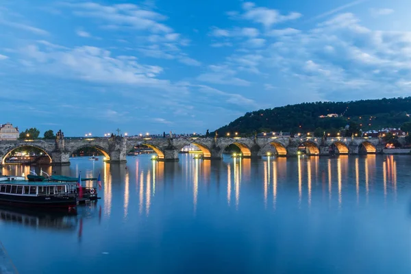 Прага Чехія Липня 2020 Вечірній Краєвид Міст Чарлза Через Річку — стокове фото