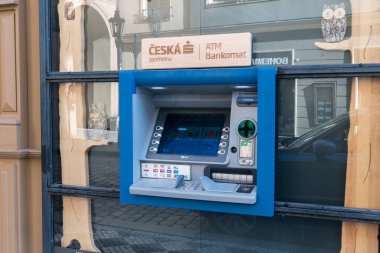 Prag, Çek Cumhuriyeti - 10 Temmuz 2020: Ceska sporitelna ATM bankomat.