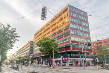 Viyana, Avusturya - 30 Ağustos 2020: Dresdner Caddesi 'nde bina.