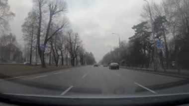 Gdansk, Polonya - 2 Ocak 2021: Bulutlu bir günde Zwyciestwa Bulvarı 'na sür.