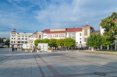 Sopot, Polonya - 4 Ekim 2020: Sopot Friends Meydanı Sabah Görüşü (Polonya: plac Przyjaciol Sopotu).