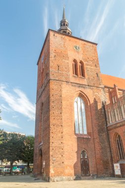 Slupsk, Polonya - 22 Eylül 2020: St. Mary Kilisesi Kulesi.
