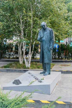 Sopot, Polonya - 4 Ekim 2020: Wladyslaw Bartoszewski anıtı.