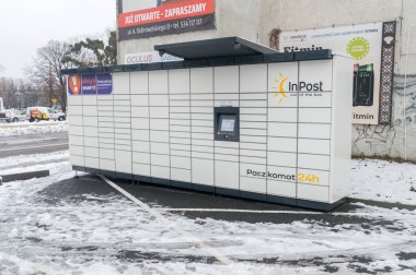 Pruszcz Gdanski, Polonya - 6 Ocak 2021: InPost Paczkomat paket dolabı.