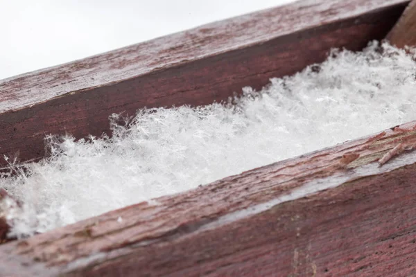 Detalhe Flocos Neve Naturais Madeira Macro Foto Neve — Fotografia de Stock