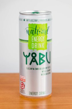 Pruszcz Gdanski, Polonya - 21 Mart 2021: Yabu doğal enerji içeceği.