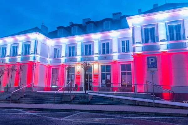 Prefeitura Pruszcz Gdanski Com Branco Vermelho Iluminar Prefeitura Pruszcz Gdanski — Fotografia de Stock