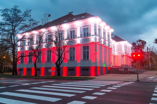 Branco Vermelho Iluminado Câmara Municipal Pruszcz Gdanski Dia Maio 2021 — Fotografia de Stock