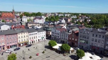 Koscierzyna, Polonya - 31 Mayıs 2021: Koscierzyna şehir merkezinde hava manzarası.