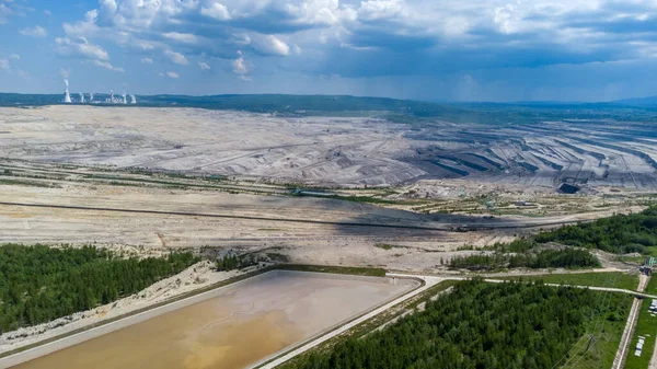 Bogatynia, Polonya 'daki Turow enerji santrali için kömür madeninin hava manzarası.