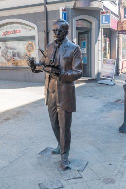 Koscierzyna, Polonya - 31 Mayıs 2021: Doktor Aleksander Majkowski 'nin Anıtı (Kashubian: Aleksander Majkowsczi) Kashubiyalı yazar, şair, gazeteci, editör, aktivist ve hekimdir..