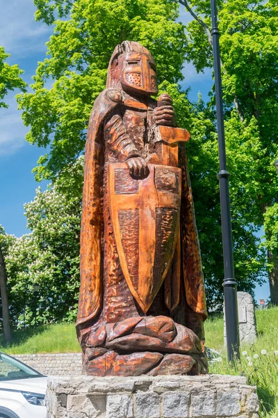 Bytow Poland May 2021 Wooden Sculpture Next Bytow Castle Gothic — Stock Photo, Image